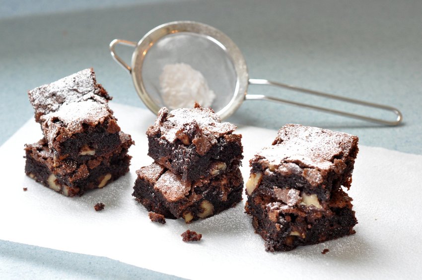 Εύκολη Συνταγή για Brownies με Τρία Υλικά
